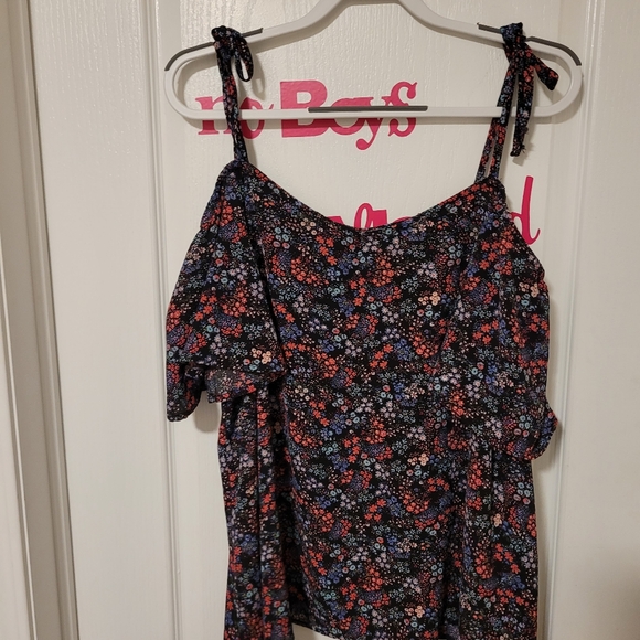 Black Cold Sholder Blouse - Picture 2 of 4